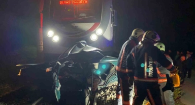 Malatya’da otomobil tren altında kaldı
