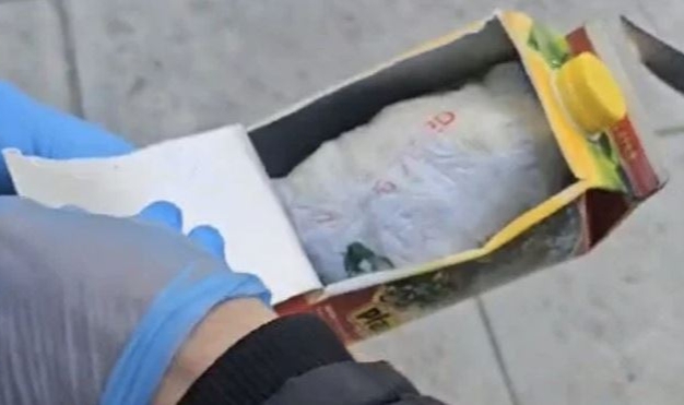 Meyve suyu kutusunun içinden bakın ne çıktı