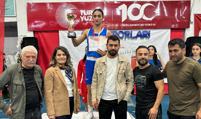 Milli sporcu Pınar Benek, Dubai yolcusu