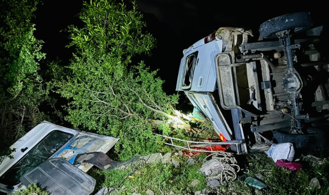 Minibüs şarampole devrildi: 3 yaralı