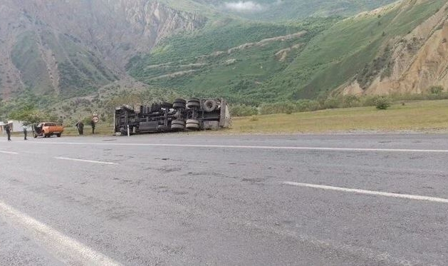 Minibüs takla attı: 8 yaralı