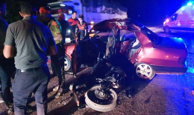Motosiklet ile otomobil çarpıştı!