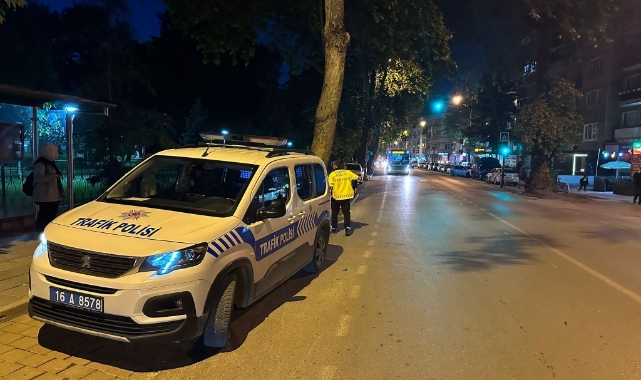 Motosiklet yayaya çarptı: 2 kişi yaralandı