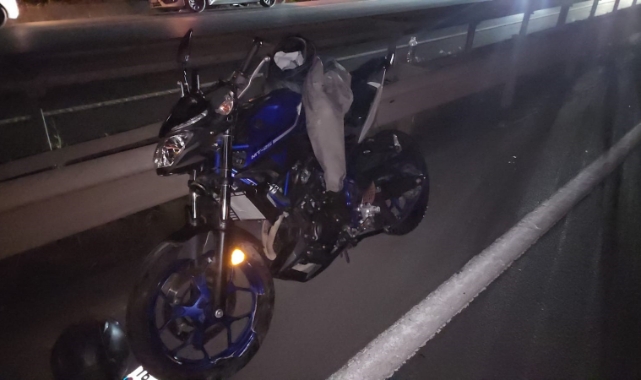 Motosikletli tilkiye çarpıp devrildi