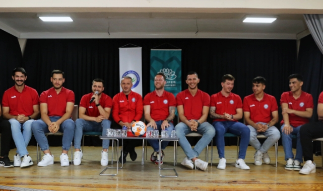 Nilüfer Belediyespor Hentbol Takımı öğrencilerle buluştu