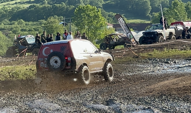 Off-road yarışları nefesleri kesti
