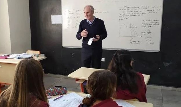 Okuldan atılan öğrenci müdüre kurşun yağdırdı