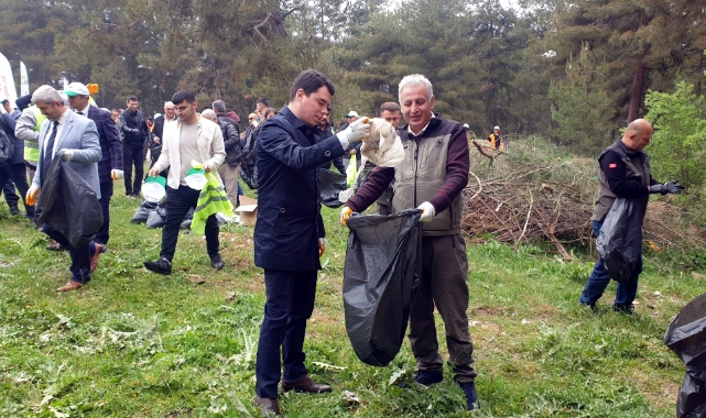 Orhaneli ormanlarında çöpler toplandı