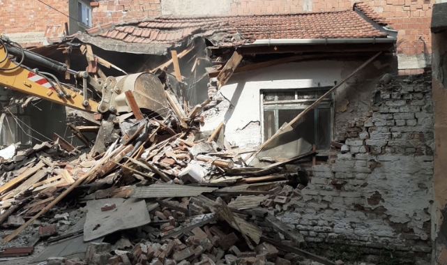 Osmangazi'de metruk binalarla mücadele devam ediyor