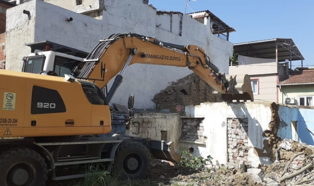 Osmangazi’de metruk bina mesaisi