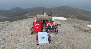 Osmangazili dağcılar 19 Mayıs’ı Uludağ zirvede kutladı