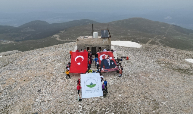 Osmangazili dağcılar 19 Mayıs’ı Uludağ zirvede kutladı