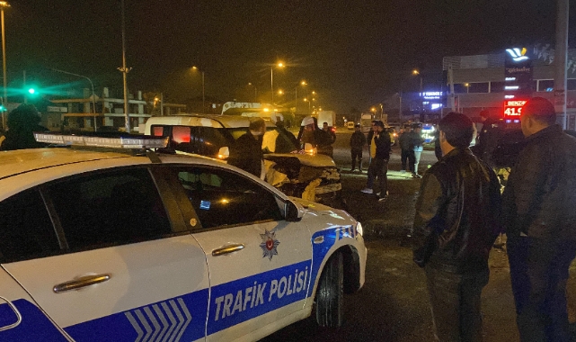 Otomobil ile hafif ticari araç çarpıştı: 3 yaralı