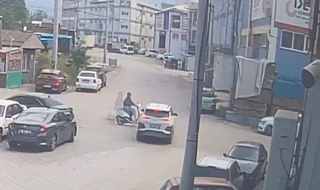Otomobil ile motosiklet çarpıştı