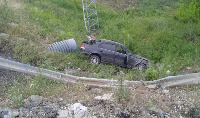 Otomobil şarampole uçtu: 2 yaralı