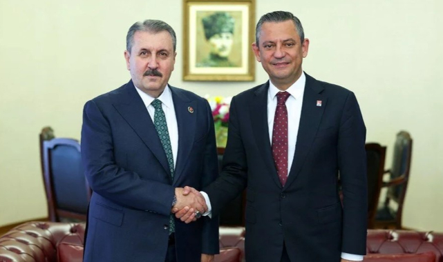 Özgür Özel ve Mustafa Destici bir araya geldi