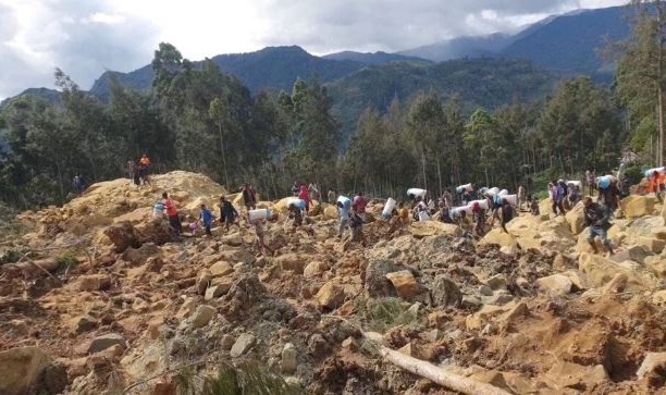 Papua Yeni Gine'de heyelan