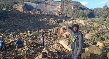 Papua Yeni Gine'de toprak kayması
