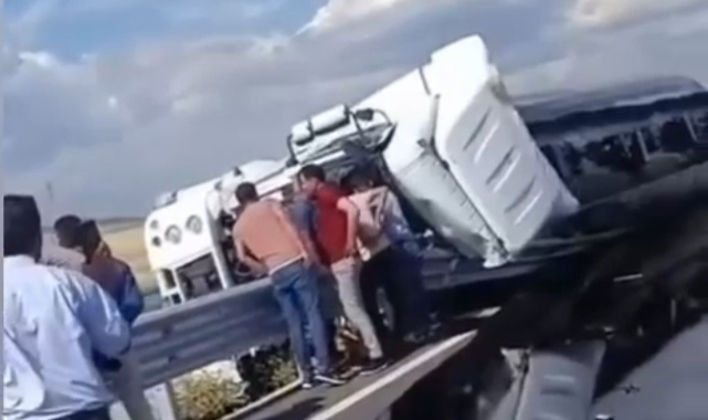 Petrol yüklü tanker devrildi: 1 ölü