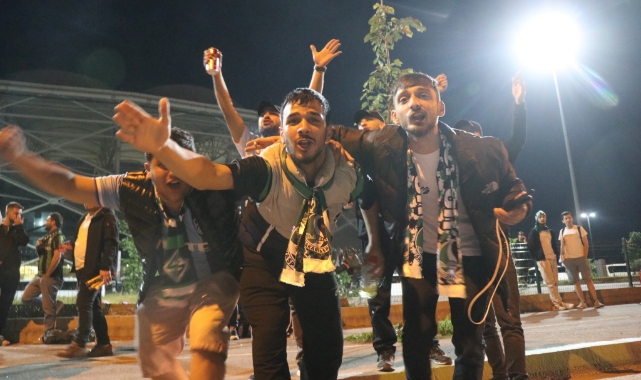 Play-off finali için Sakarya’dan 150 otobüs Adana’ya hareket etti