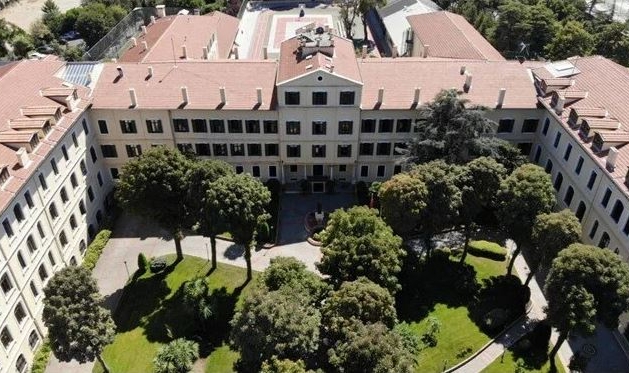 Rekabet Kurulu'ndan Fransız liselerine para cezası