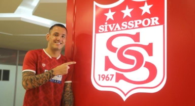 Rey Manaj, golleriyle Sivasspor'u sırtlıyor