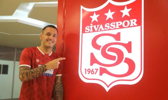 Rey Manaj, golleriyle Sivasspor'u sırtlıyor