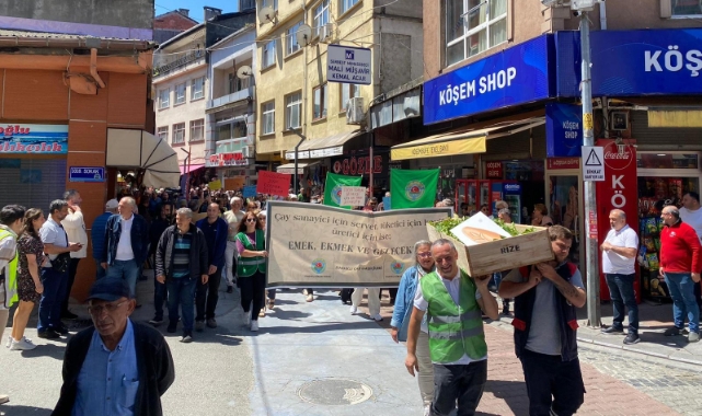 Rize'de çay alım fiyatına 'tabutlu' protesto
