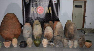 Roma ve Osmanlı dönemine ait 26 küp ele geçirildi