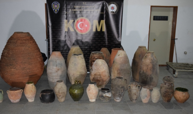 Roma ve Osmanlı dönemine ait 26 küp ele geçirildi
