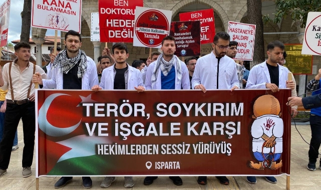 Sağlık çalışanları Filistin için yürüdü