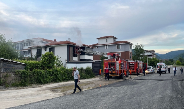 Sakarya’da iki katlı evde çıkan yangın korkuttu
