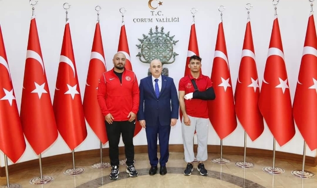 Şampiyon güreşçi Vali Dağlı'yı ziyaret etti
