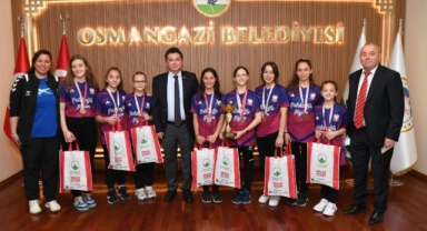 Şampiyon öğrencilerden Başkan Aydın’a ziyaret