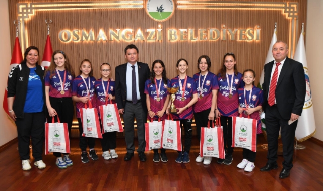 Şampiyon öğrencilerden Başkan Aydın’a ziyaret