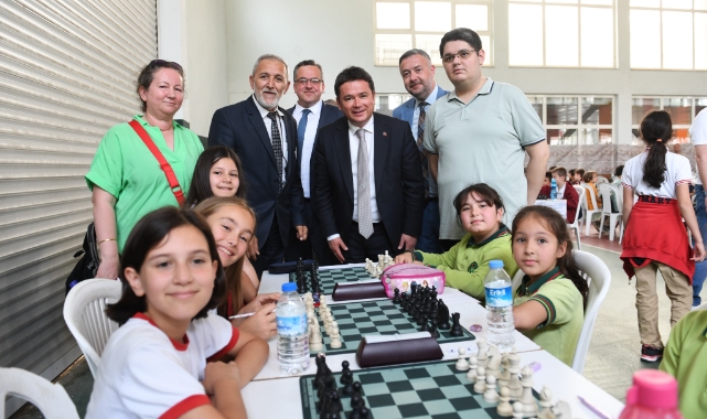 Satranç turnuvasında ilk hamle Başkan Aydın’dan