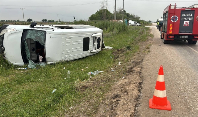 Servis aracı ile TIR çarpıştı: 3 yaralı