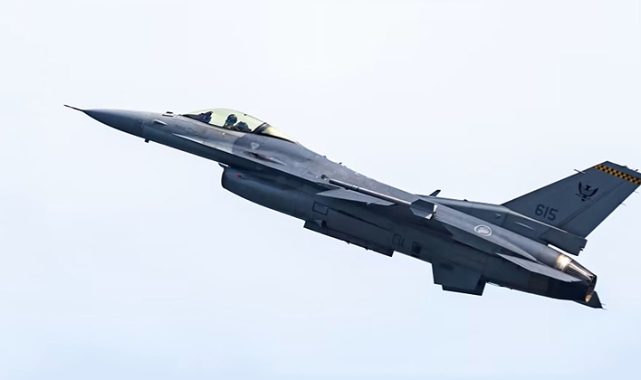 Singapur’da F-16 savaş uçağı düştü