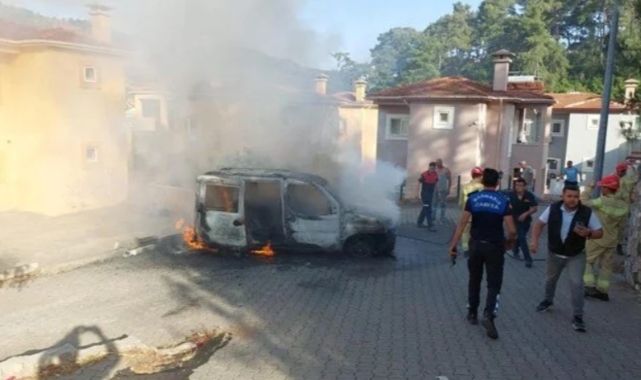 Sinirlenince araçlarını ve evini yaktı