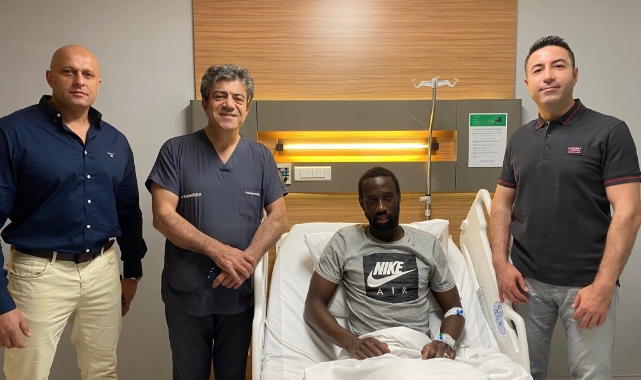 Sivasspor’da Samba Camara ameliyat oldu