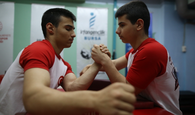 Sporcu ikizler dünya şampiyonluğuna hazırlanıyor