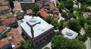 Tarihi cami eski görkemini kaybetti