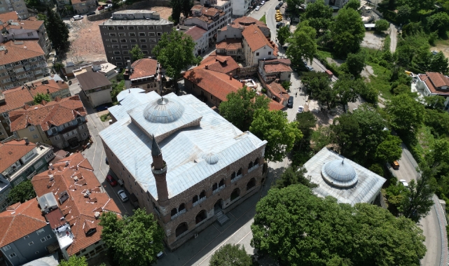 Tarihi cami eski görkemini kaybetti
