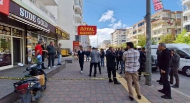 Tartıştıkları kuyumcuyu darp edip kaçtılar