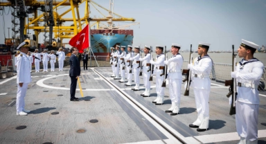 TCG Kınalıada gemisi Bangladeş'te