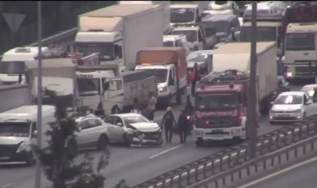 TEM Otoyolu'nda zincirleme kaza!