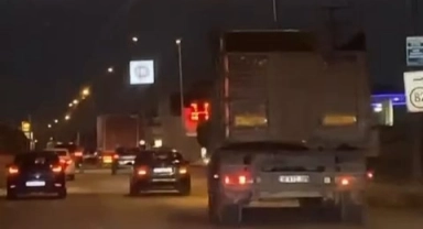 TIR'dan trafikte tehlikeli hareketler