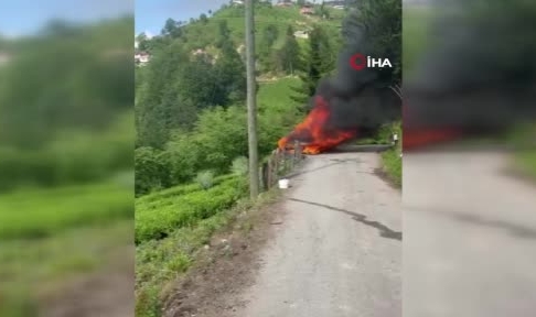 Trabzon'da park halindeki otomobil alev alev yandı