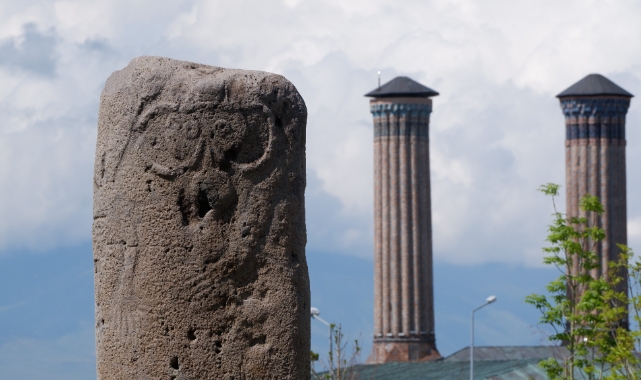 Türk tarihine ışık tutan dikili taş ilgi odağı