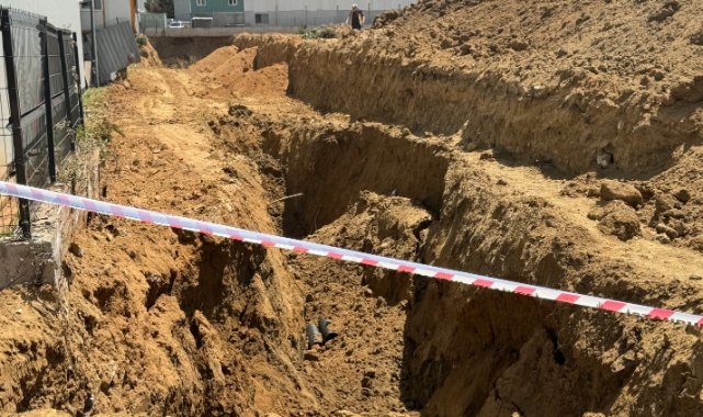 Tuzla'da inşaat alanında 3 işçi göçük altında kaldı